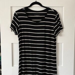 Liz Lange Black and White Striped Midi Dress